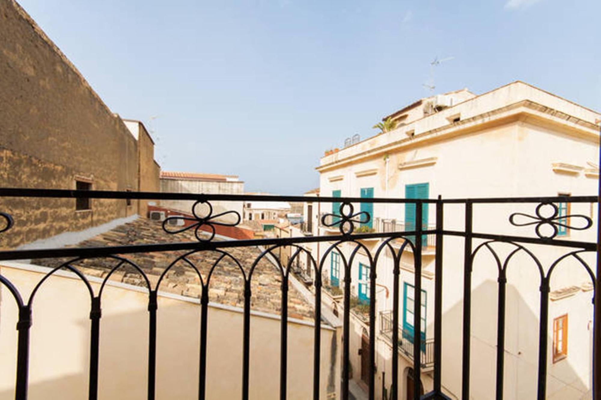 Emporium Bed and Breakfast Castellammare del Golfo Buitenkant foto